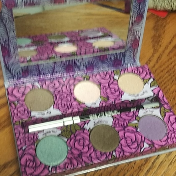 VINTAGE URBAN DECAY THE FEMININE EYESHADOW PLETTE